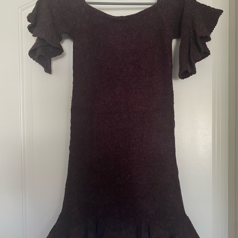 Eggplant knit knee length ruffle dress                *PERFECT for the holidays*